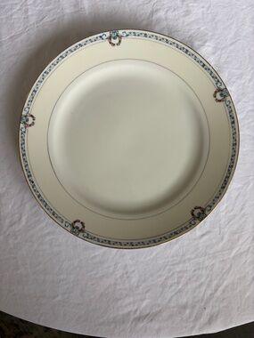 Noritake Briarcliff Pattern Dinner Plate
